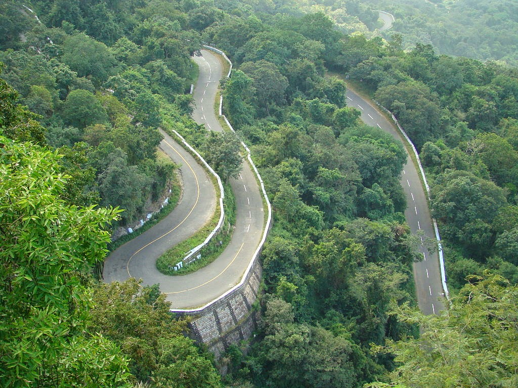  road to munnar via western ghats mountains